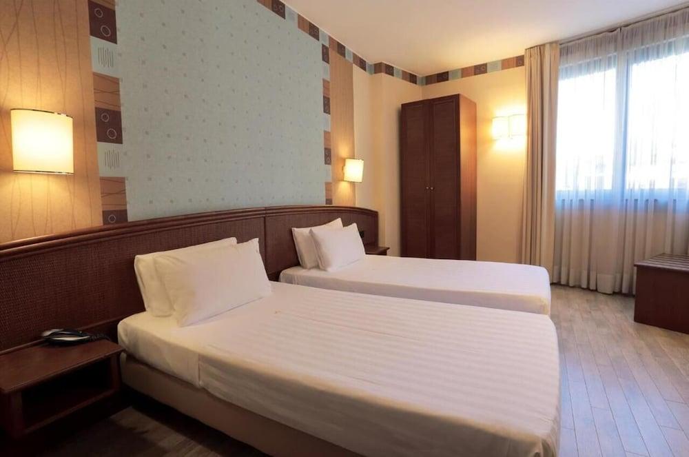 Welcome Hotel Legnano Exterior foto